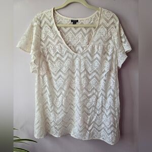 ​✨ [SIZE 2] Torrid Ivory Chevron Lace Flutter Sleeve Top ✨